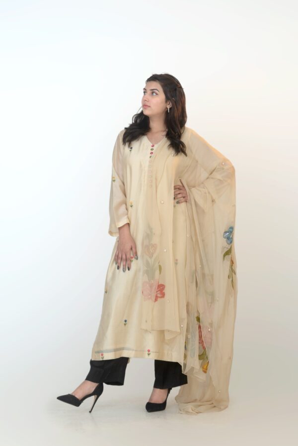 Elegant Beige Three-Piece Ensemble with Dupatta - Image 4